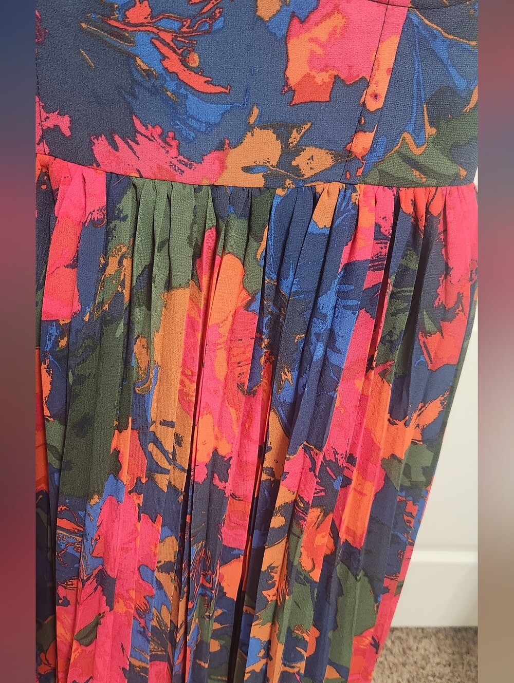 NWT Lulus Kinleigh Red Multi Abstract Pleated  Dress - Smooth Front - Size M - Picture 3 of 10